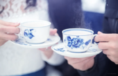 У бабушки 25 чашек: 7 с красными цветами, остальные с синими. Бабушка наливает чай в случайно выбранную чашку. Найдите вероятность того, что это будет чашка с синими цветами.